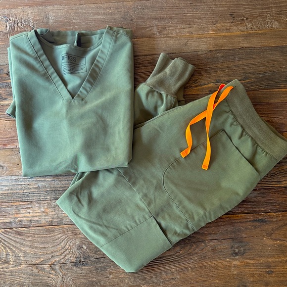 Figs Pants - Figs olive green pants and top set Size Large